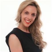 Nativa.Clases particulares y en grupo. Cursos para empresas. Preparación de exámenes oficiales, oposiciones y viajes. Intérprete y traductora